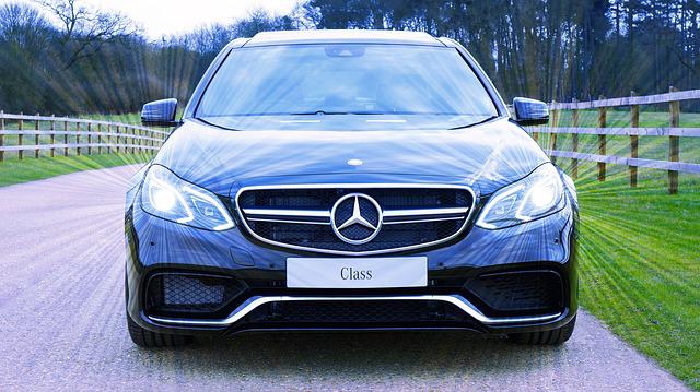 modrý mercedes